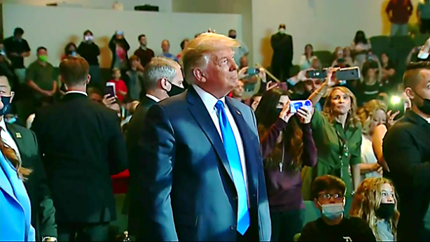 Foto - Papazdan el açıp dua eden Trump için şaşırtan sözler: Tanrı bana dedi ki...