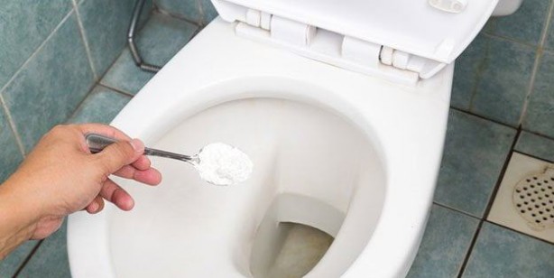 Foto - Para harcamaktan kurtaran temizlik hileleri! Klozete 1 kaşık karbonat atarsanız...