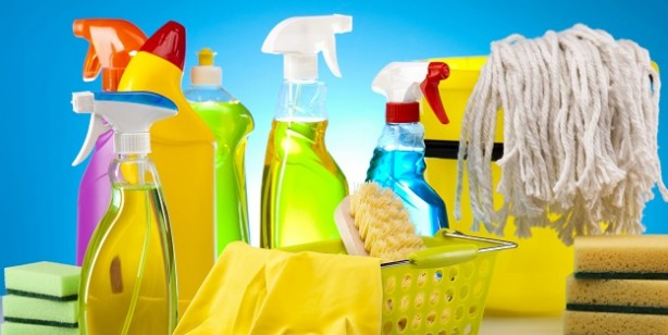 Para harcamaktan kurtaran temizlik hileleri! Klozete 1 kaşık karbonat atarsanız...