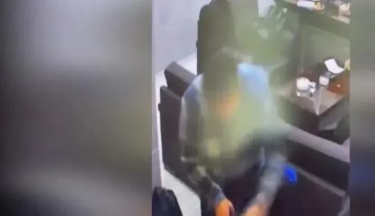 Foto - ‘Para Kule’ gündemden düşmüyor! Peçete kâğıdına imza atılmış