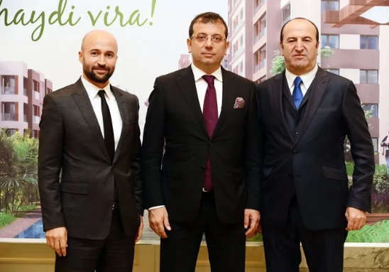 Foto - ‘Para Kule’ gündemden düşmüyor! Peçete kâğıdına imza atılmış