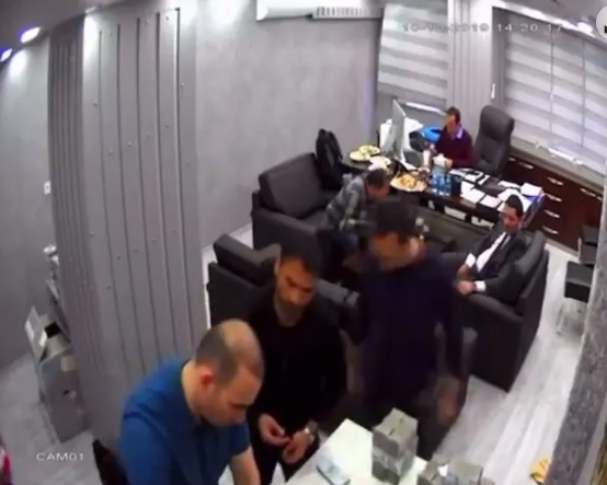 ‘Para Kule’ gündemden düşmüyor! Peçete kâğıdına imza atılmış