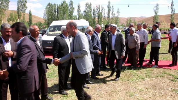 Foto - Paralar ve altınlar havada uçuştu! Düğün değil sanki banka şubesi