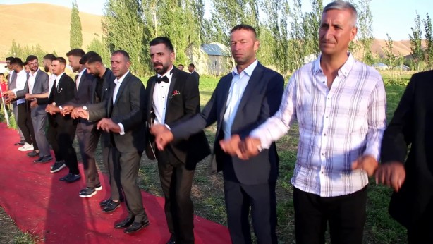 Foto - Paralar ve altınlar havada uçuştu! Düğün değil sanki banka şubesi