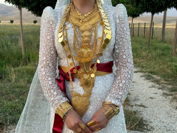 Foto - Paralar ve altınlar havada uçuştu! Düğün değil sanki banka şubesi