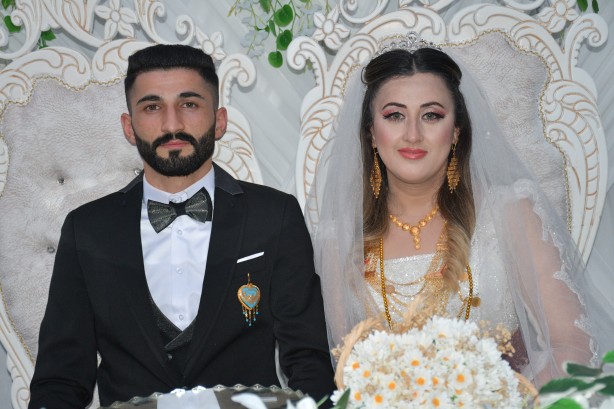 Foto - Paralar ve altınlar havada uçuştu! Düğün deği̇l sanki̇ darphane