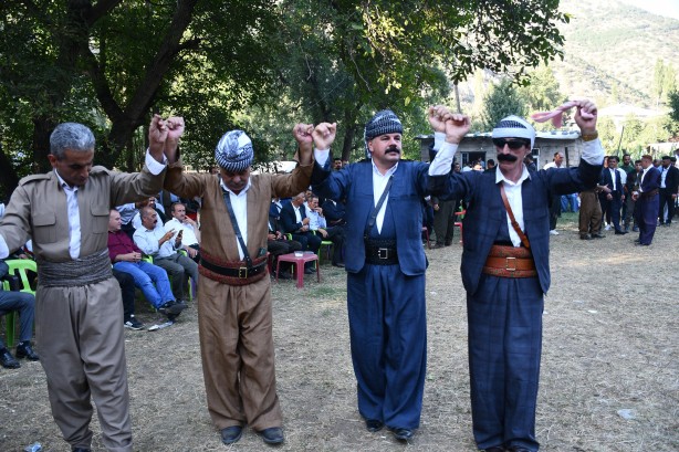 Foto - Paralar ve altınlar havada uçuştu! Düğün deği̇l sanki̇ darphane