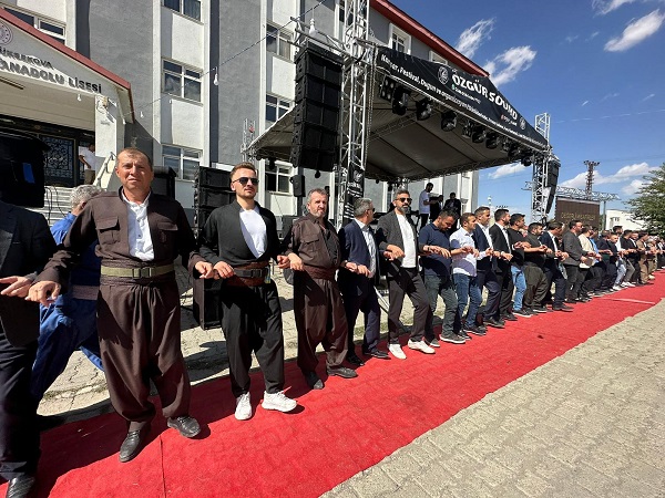 Foto - Paralar ve altınlar havada uçuştu! Düğün değil sanki merkez bankası