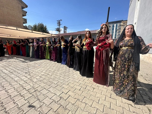 Foto - Paralar ve altınlar havada uçuştu! Düğün değil sanki merkez bankası