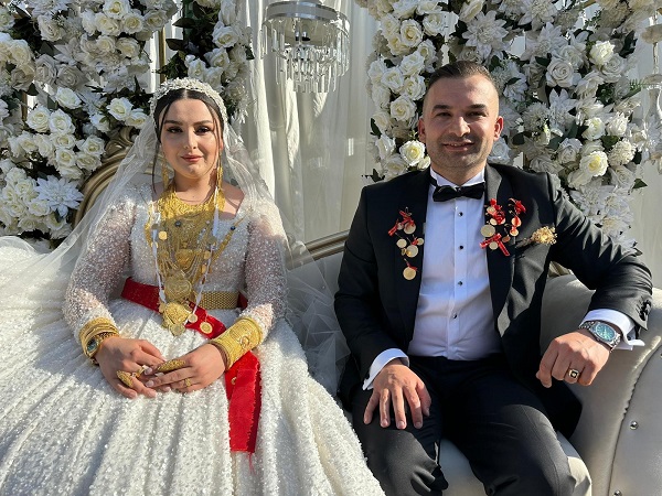 Foto - Paralar ve altınlar havada uçuştu! Düğün değil sanki merkez bankası