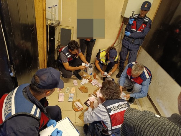 Foto - Paraların saklandığı yere dikkat! Vatandaşa çökenlere devlet çöktü