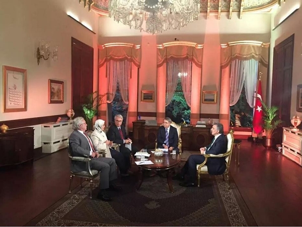 Paralelciler Gül'e isyan etti