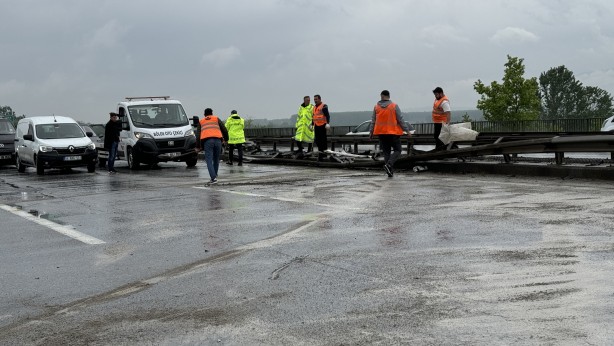 Foto - Paramparça olmaktan son anda kurtuldular! İstanbul istikameti 1 buçuk saat kapalı kaldı!