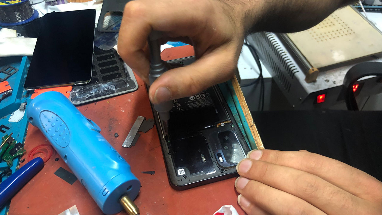 Foto - Paranız cebinizde kalsın! Yaz sıcaklarında telefon kullanırken bunları aklınızdan çıkarmayın