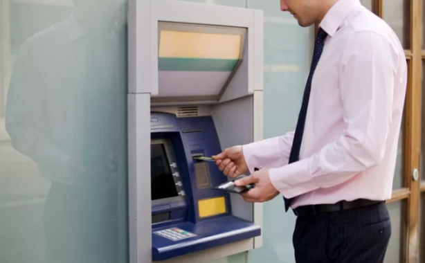 Foto - Paranız pul olmasın! ATM kullananlar dikkat!