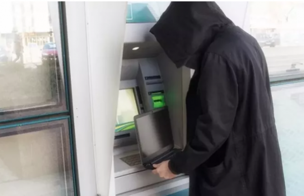 Foto - Paranız pul olmasın! ATM kullananlar dikkat!