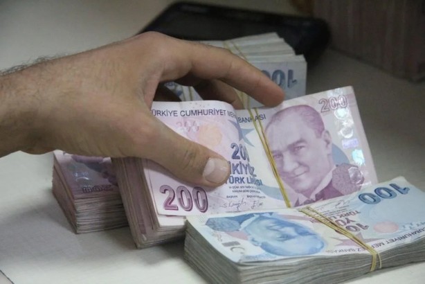 Foto - Parasını Türk Lirası'na çevirmek için kararı verdi ama bir anlık dalgınlık binlerce liraya mal oldu! Döviz bürosunda dikkat edin