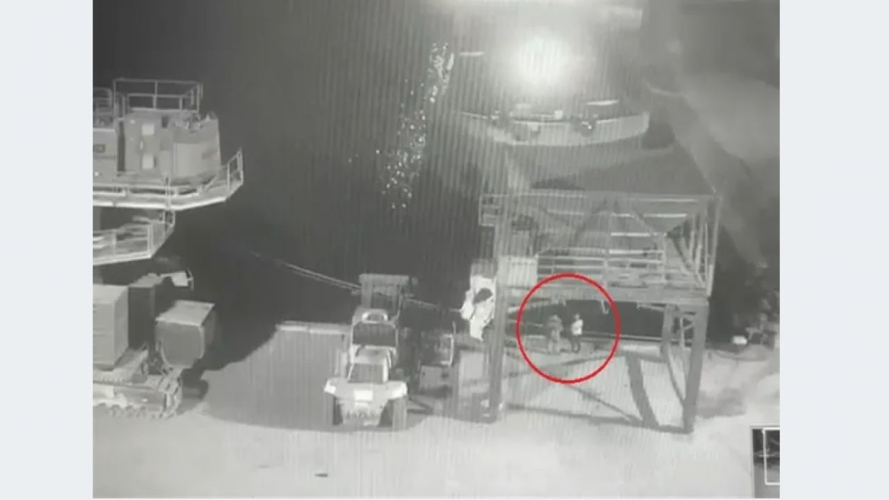 Foto - Parçalanan tekne kıyıya vurdu! Halit Yukay’dan haber yok