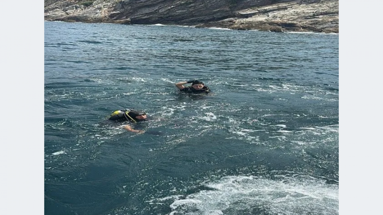Foto - Parçalanan tekne kıyıya vurdu! Halit Yukay’dan haber yok