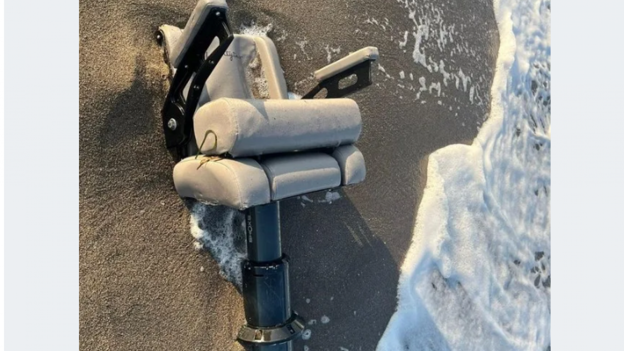 Foto - Parçalanan tekne kıyıya vurdu! Halit Yukay’dan haber yok