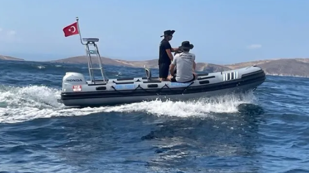 Foto - Parçalanan tekne kıyıya vurdu! Halit Yukay’dan haber yok