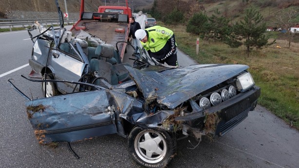 Foto - Parçalanan Tofaş'tan sağ çıktı!