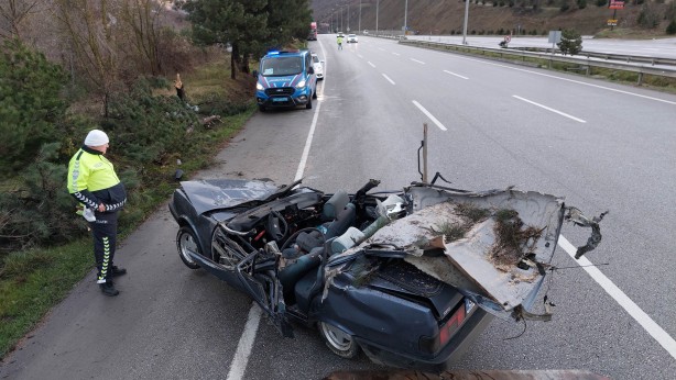 Foto - Parçalanan Tofaş'tan sağ çıktı!