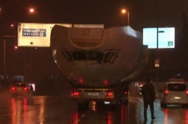 Foto - Parçalanan uçak restoran olacak