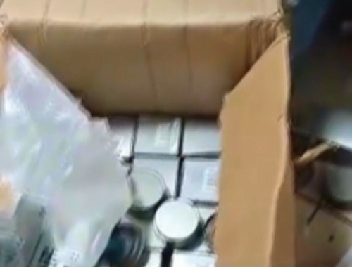 Parfüm şişesinden çıkan şoke etti!