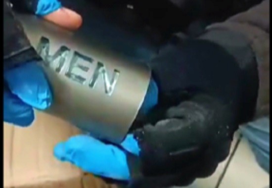 Foto - Parfüm şişesinden çıkan şoke etti!