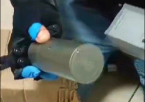 Foto - Parfüm şişesinden çıkan şoke etti!