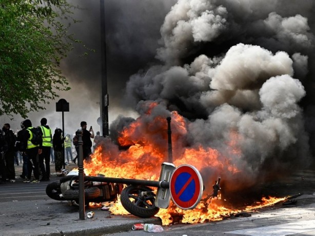 Foto - Paris 230 yıl sonra aynı sloganla inledi