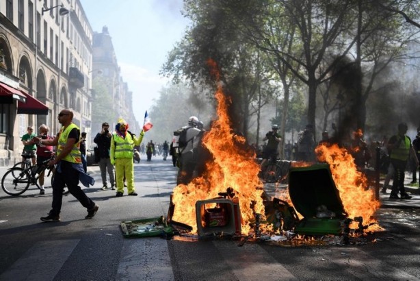 Foto - Paris 230 yıl sonra aynı sloganla inledi