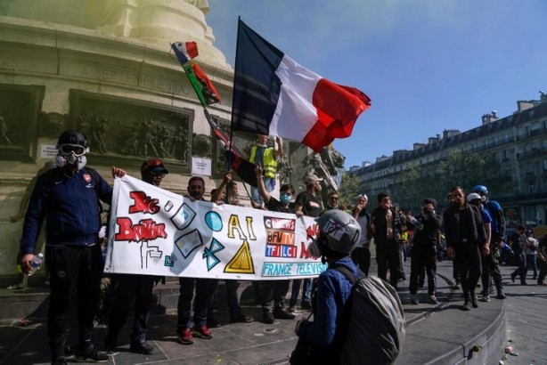 Foto - Paris 230 yıl sonra aynı sloganla inledi