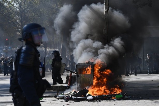 Foto - Paris 230 yıl sonra aynı sloganla inledi