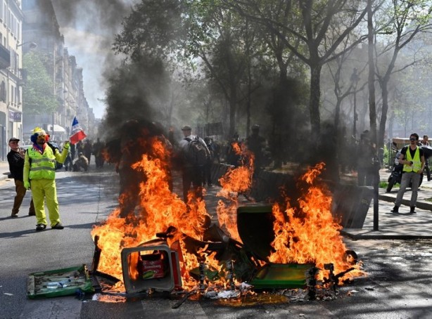 Foto - Paris 230 yıl sonra aynı sloganla inledi
