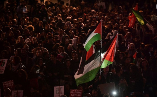 Foto - Paris'te Filistin'e destek gösterisi: Polis müdahalesine rağmen meydanı terk etmediler!