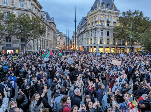 Foto - Paris'te Filistin'e destek gösterisi: Polis müdahalesine rağmen meydanı terk etmediler!