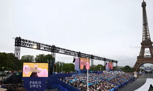Paris'te olaylı olimpiyat açılışı! TRT fark eder fark etmez yayını kesti... O görüntüler olay oldu!