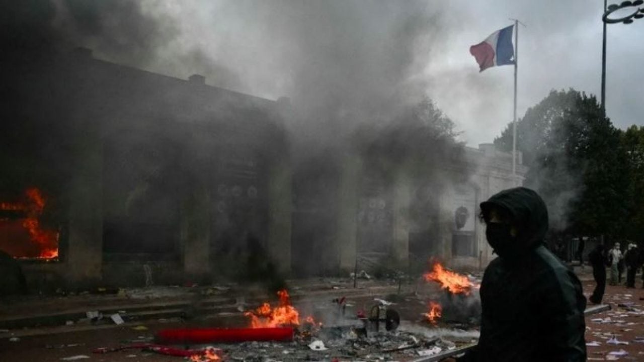 Foto - Paris'te ortalık yangın yeriyken Türk makarna devinin kapısını çaldılar: 'Hemen gönderin' dediler