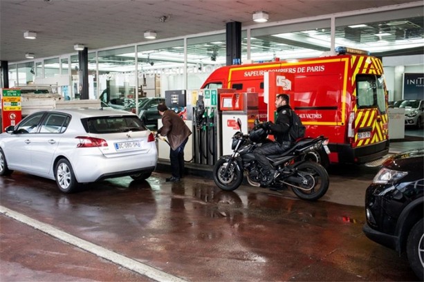 Foto - Paris'te yakıt sıkıntısı!