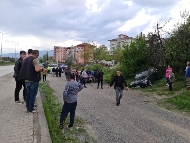Foto - Park halindeki araca çarpan otomobil takla attı