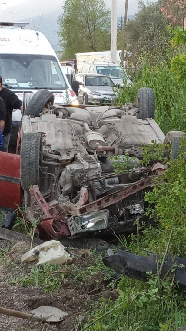 Foto - Park halindeki araca çarpan otomobil takla attı