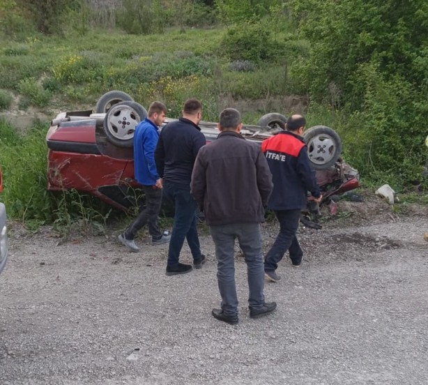 Foto - Park halindeki araca çarpan otomobil takla attı