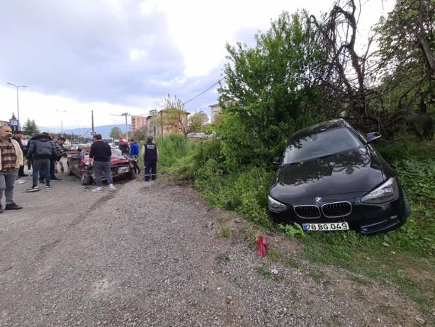 Foto - Park halindeki araca çarpan otomobil takla attı