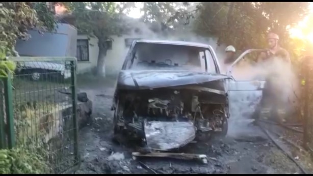 Foto - Park halindeki minibüs bir anda alev aldı sürücü son anda kurtuldu