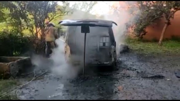 Foto - Park halindeki minibüs bir anda alev aldı sürücü son anda kurtuldu