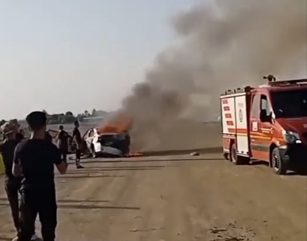 Foto - Park halindeki otomobil alev alev yandı