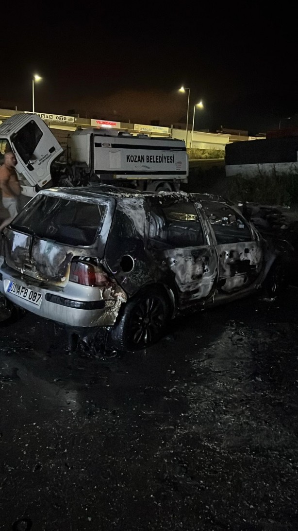 Park halindeki otomobil alev topuna döndü