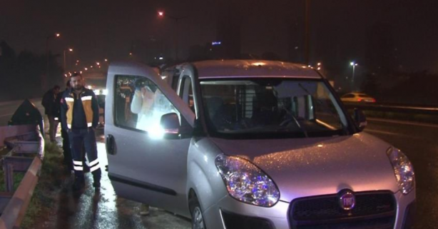 Park halindeki otomobilin içinde erkek cesedi bulundu